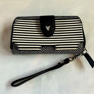 Stella & Dot Madison Tech Black & White Patterned Zip Close Wristlet Wallet. EUC